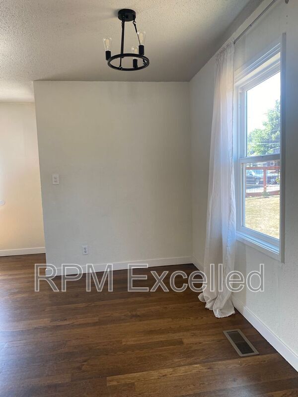 Building Photo - 5225 E McDacer Ave