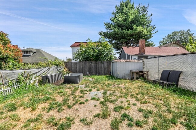 Building Photo - Updated Bremerton Home with Modern Touches