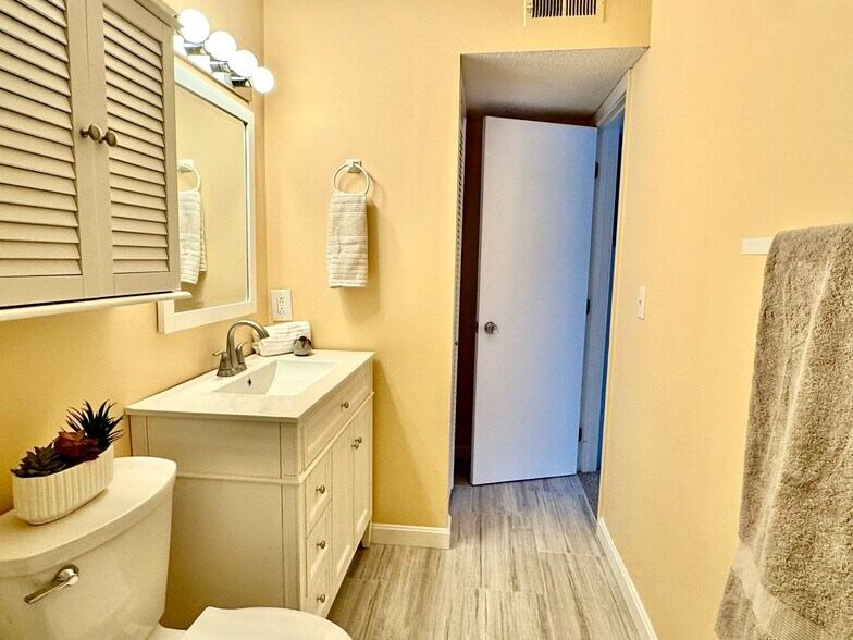 Building Photo - 18 Walden Dr