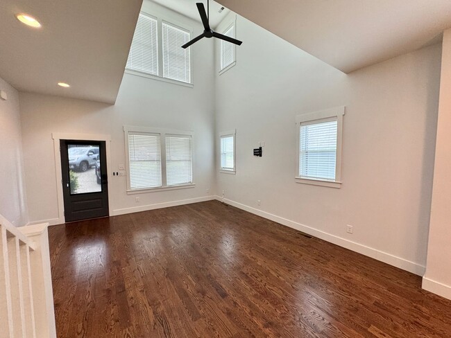 Building Photo - Amazing Location - 3 Bed, 2.5 Bath w/ Vaulted Ceilings and Covered Deck
