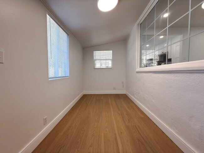 Building Photo - 15935 Paseo Largavista