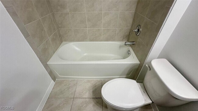 Building Photo - 3034 Royal Gardens Ave