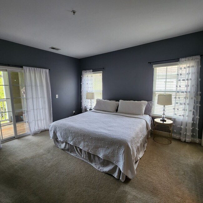 Building Photo - Lenox Village Apartment