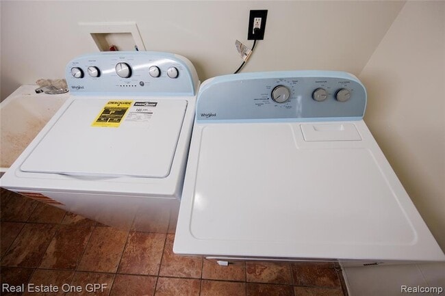 Building Photo - 14960 Alberta Ave