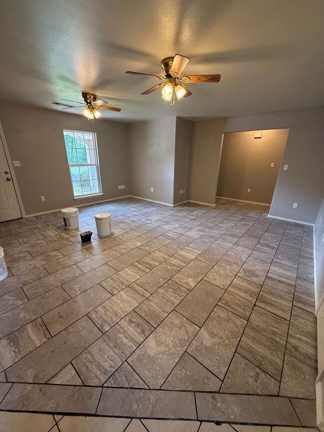 Building Photo - 3 Bed 2 Bath House with 1 Car Garage.  Total Electric. Yard Care Included.