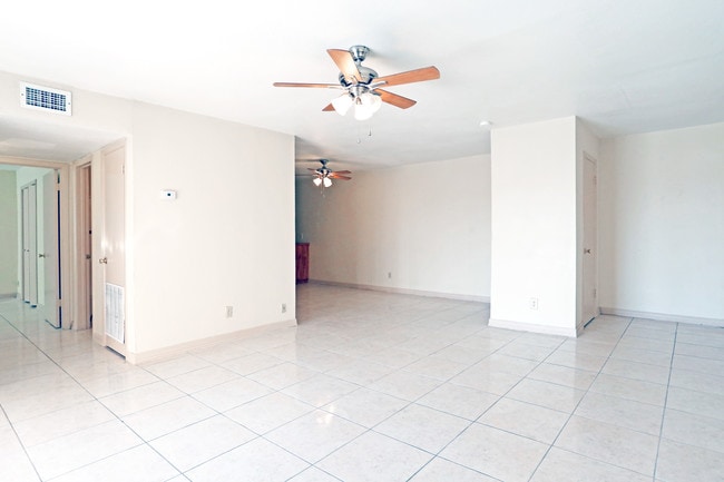 living Area - Royal Oaks Apartments
