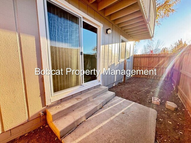 Building Photo - 1516 South Ct