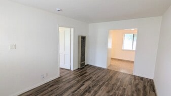 Building Photo - 201 N Florence St