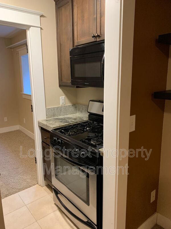 Building Photo - 532 NE Sumner St