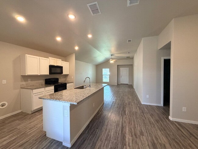 Building Photo - 2120 N Texas Ave