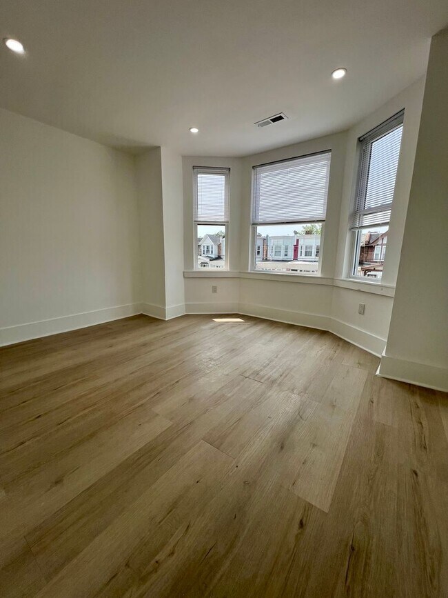 Building Photo - Luxurious 2-Bedroom Apartment in Cobbs Cre...