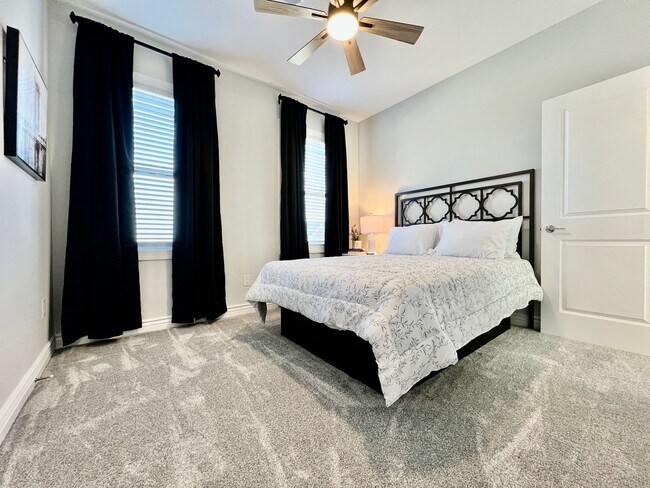 Building Photo - Luxury Home Incredible master suite Liberty Twp OH