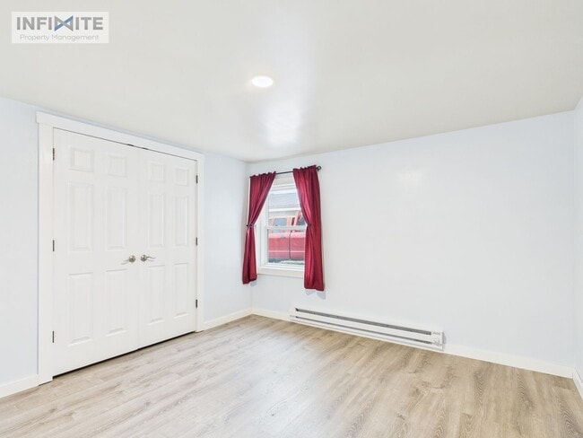 Building Photo - Beautifully Updated 2-Bedroom Home with Ga...
