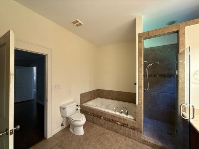 Building Photo - Wesley Heights