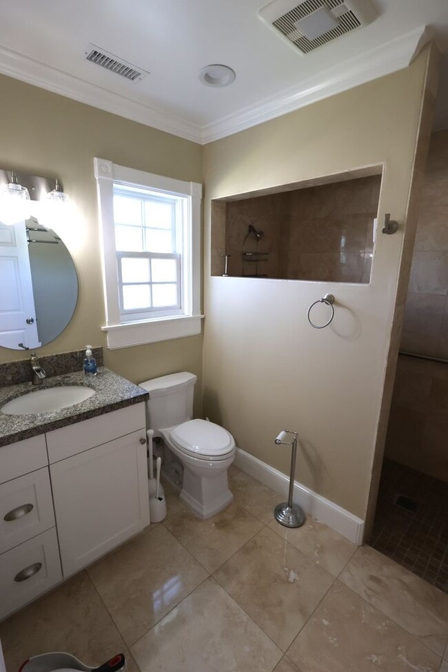 Building Photo - Modern Single ADU in El Segundo!