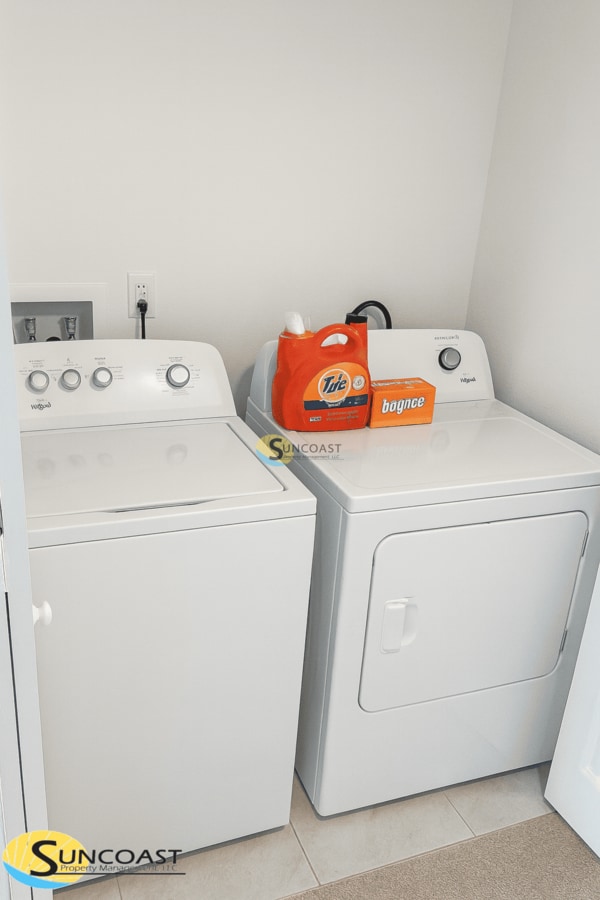 Building Photo - 8318 Zenith Cir