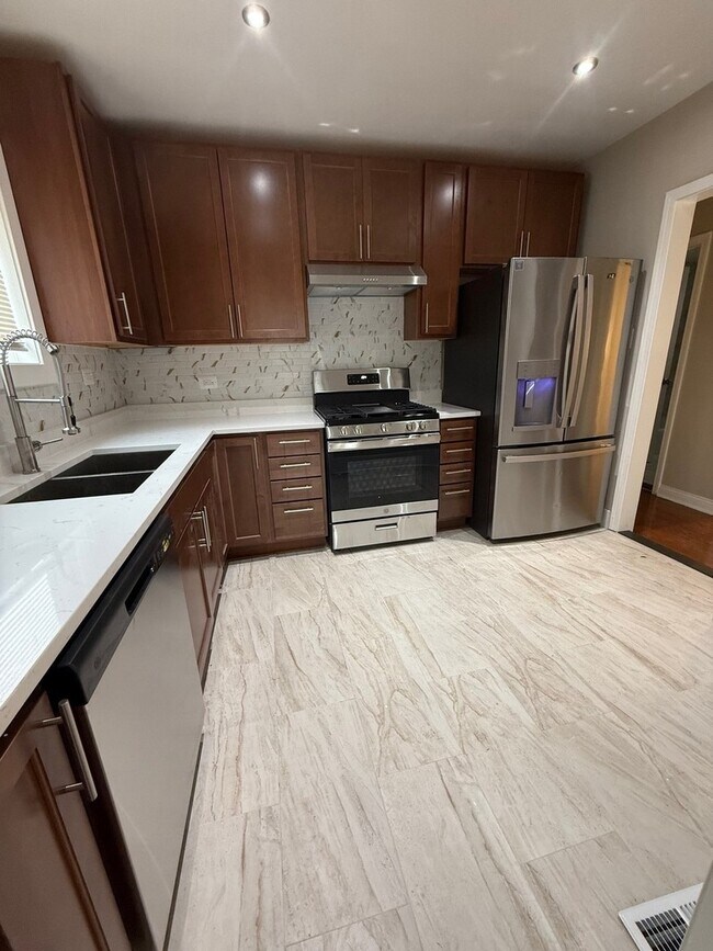 Building Photo - 10154 S Calumet Ave