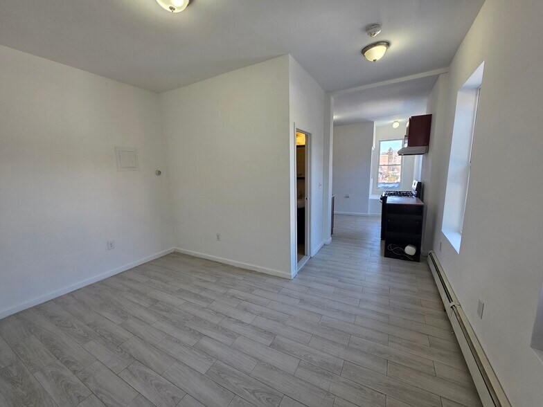 Building Photo - 8652 112th St