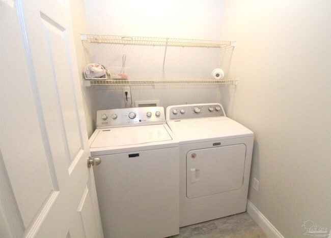 Building Photo - 388 Mirabelle Dr