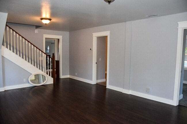 Building Photo - 154 N Shaffer St