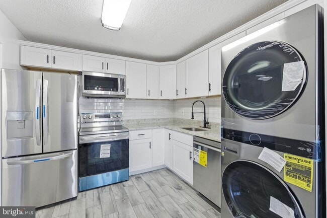 Building Photo - 250 S Reynolds St