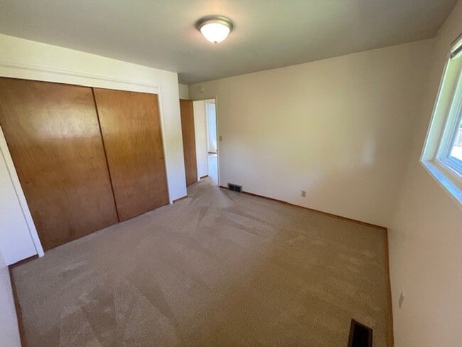 Building Photo - Edmonds View Home