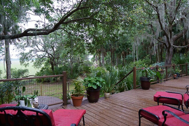 Building Photo - Amazing sunsets at this waterfront home