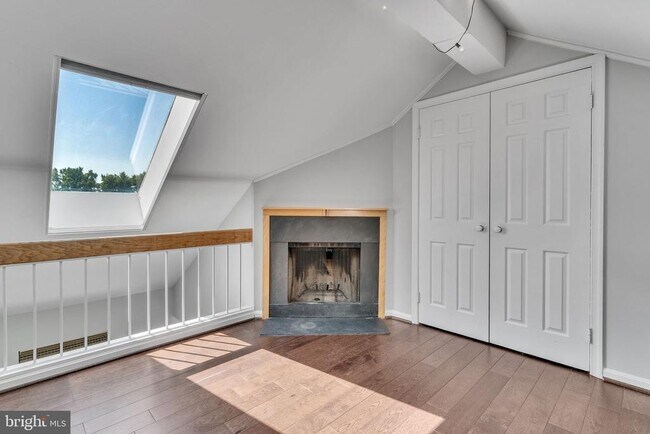 Building Photo - 525 Bashford Ln