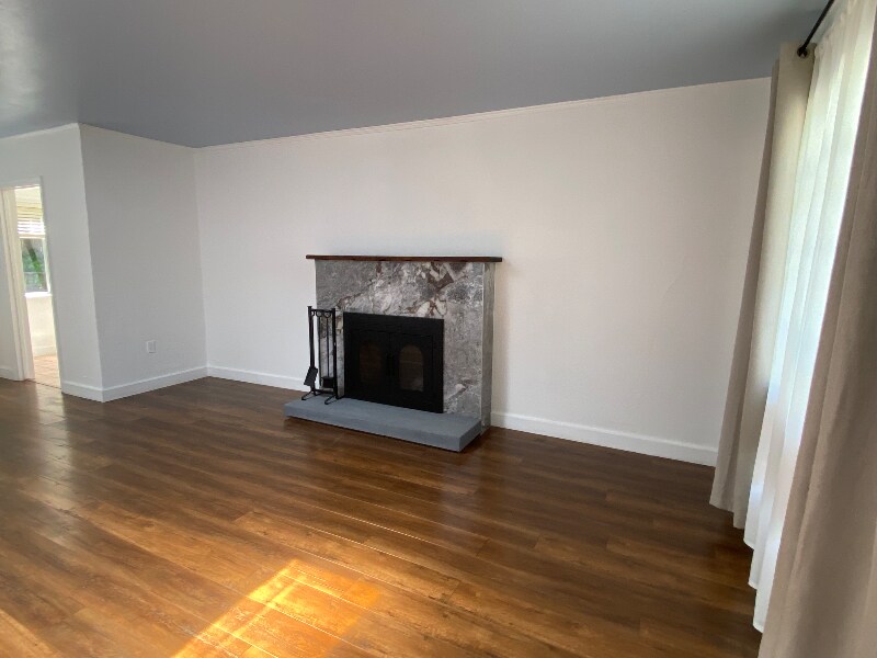 Building Photo - 398 Alameda de las Pulgas