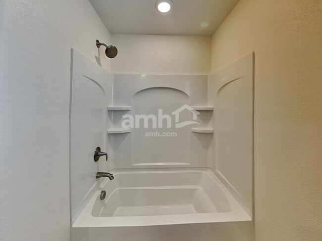 Building Photo - 9260 S Park St