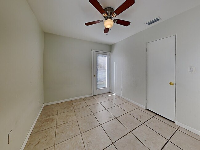 Building Photo - 142 Lynbrook Dr