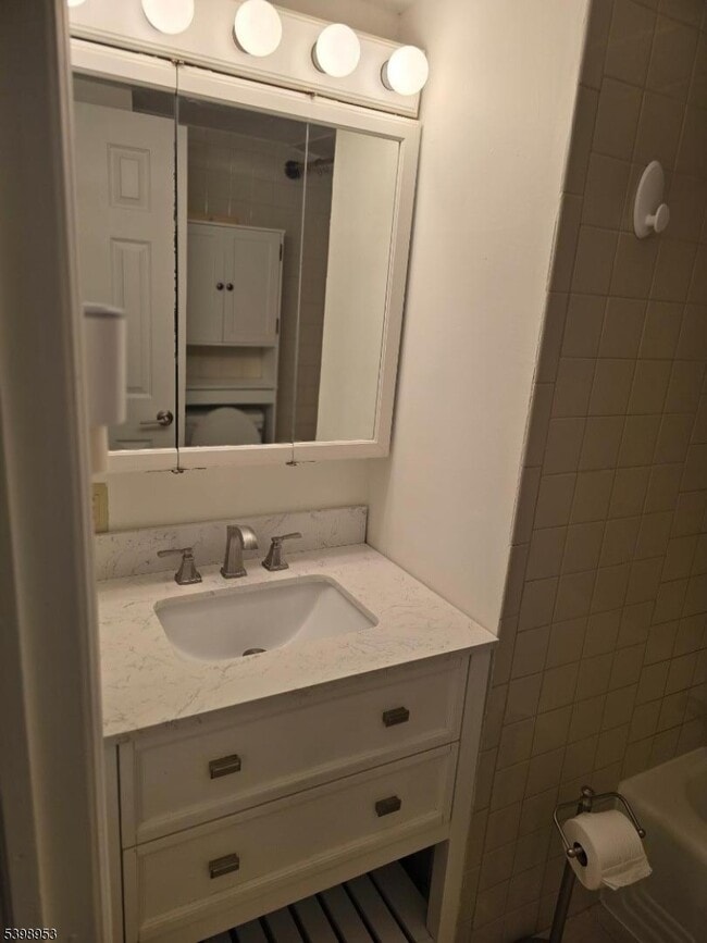 Building Photo - 18 Donna Dr