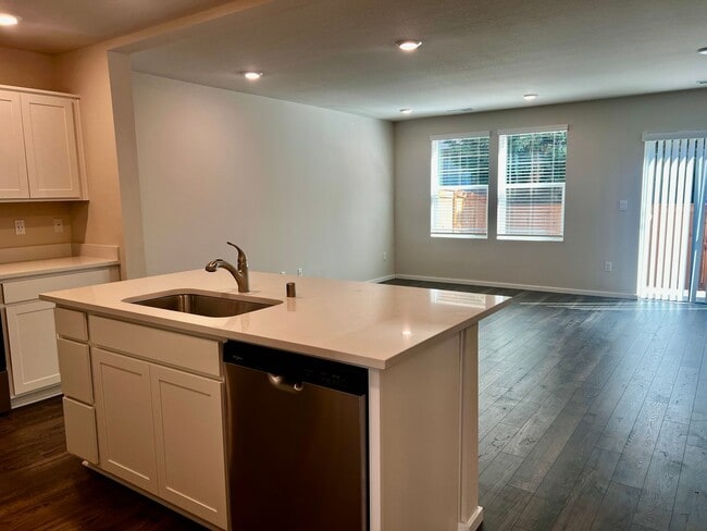 Building Photo - Free rent offered Beautiful New Smart Home...