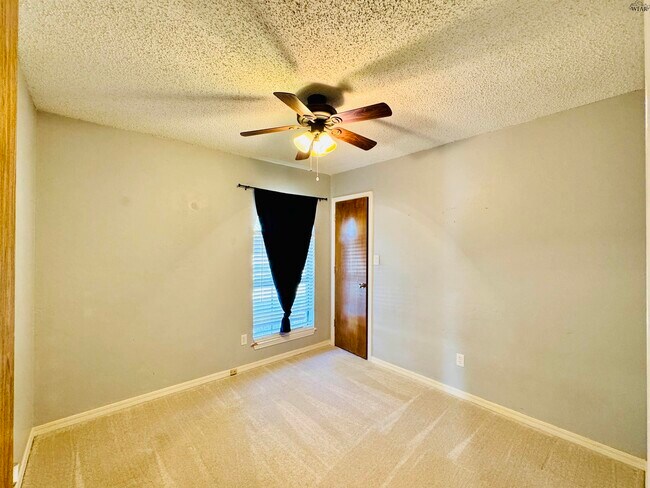 Building Photo - 5303 Greentree Ave