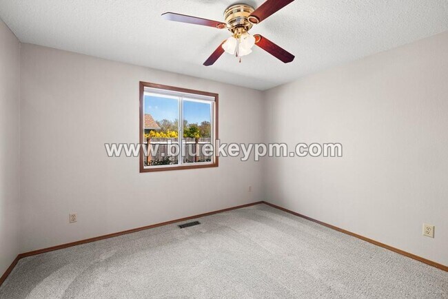 Building Photo - 3 Bed, 2 Bath Home in Wilsonville on a Cul...