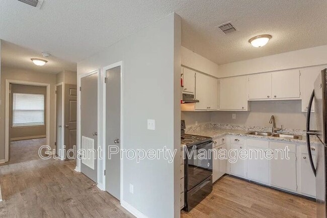 Building Photo - Town Creek Apartments