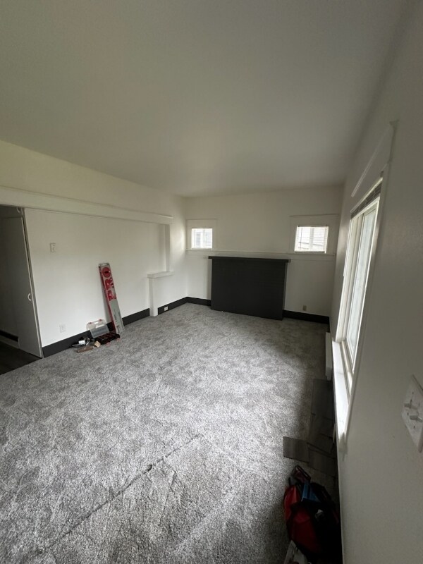 Building Photo - 318 5th Ave NW