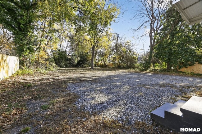 Building Photo - 512 Maple Ave