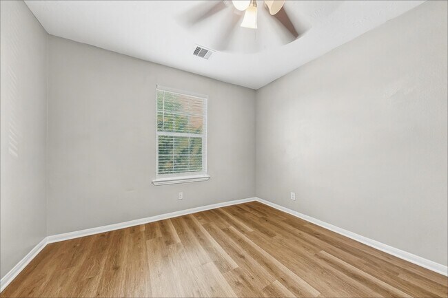 Building Photo - 10719 Woodwind Shadows Dr