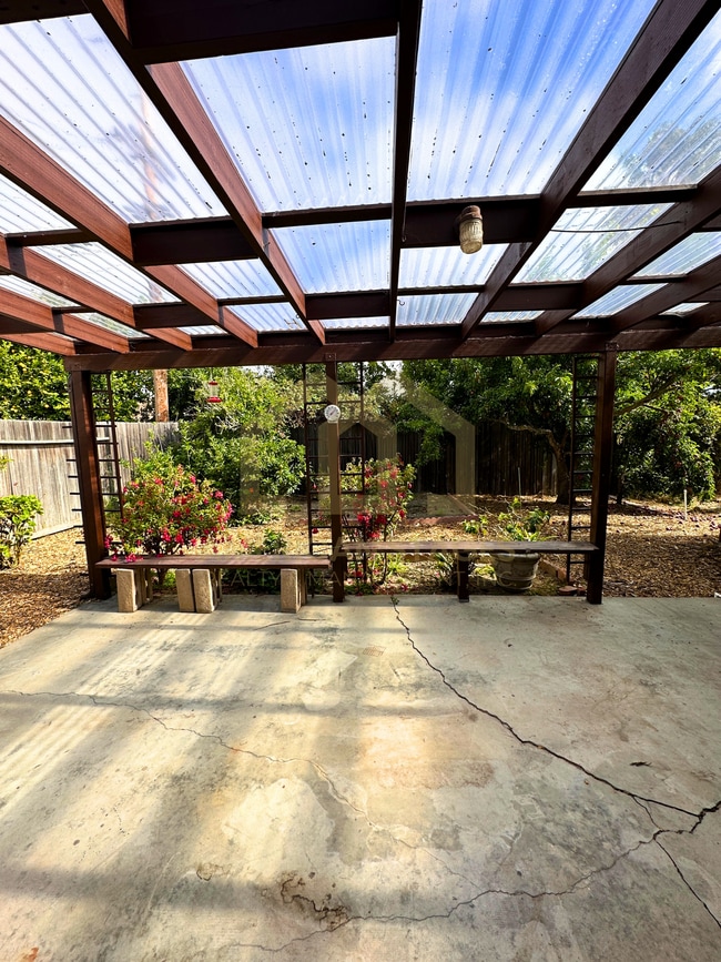 Building Photo - 309 S R St