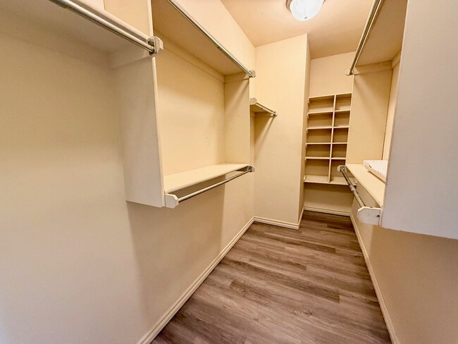 Building Photo - 4 Bed Close to OU