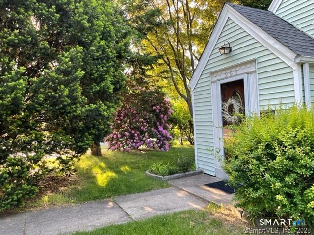 Building Photo - 203 Toms Rd