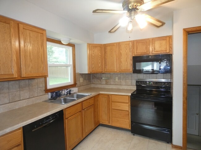 Building Photo - 1402 NE 67th St