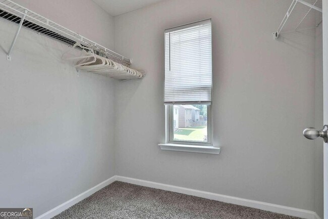 Building Photo - 240 Stillwood Dr