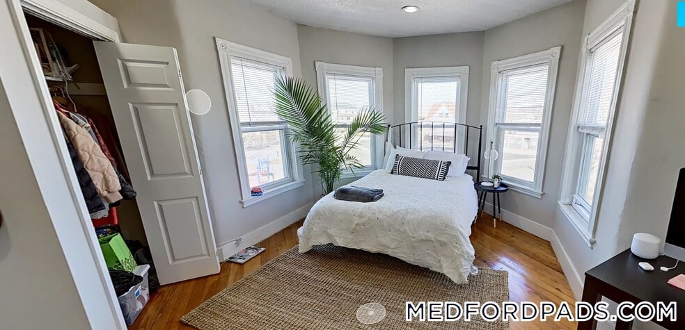 Building Photo - 9 Medford St