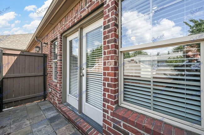 Building Photo - 5211 Mission Ave