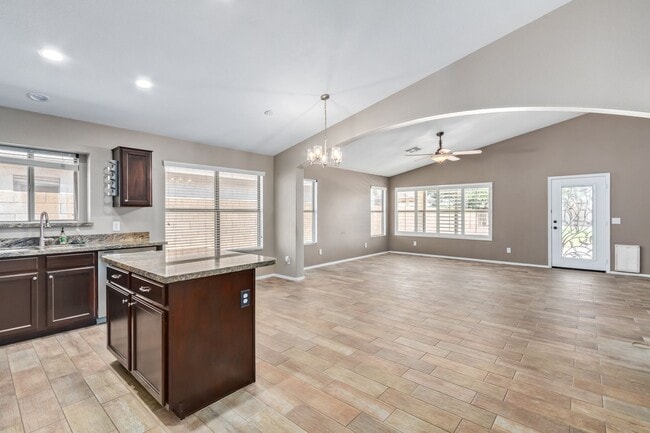 Building Photo - GORGEOUS home in the highly desired Arrowhead Ranch