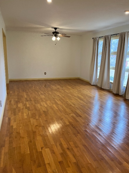 Building Photo - 82 Manley St