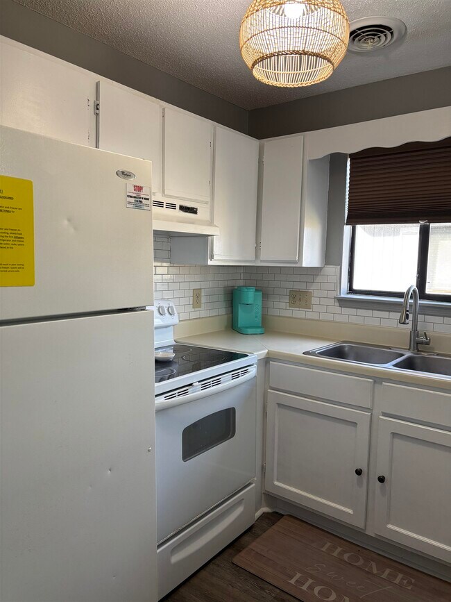 Building Photo - 3700 Golf Colony Ln