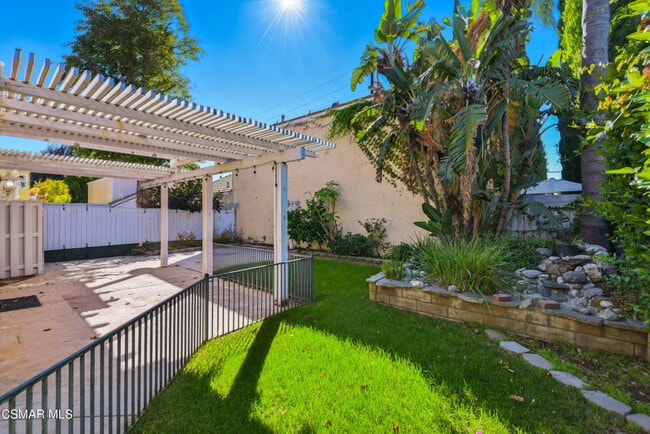 Building Photo - 1425 Clayton Way